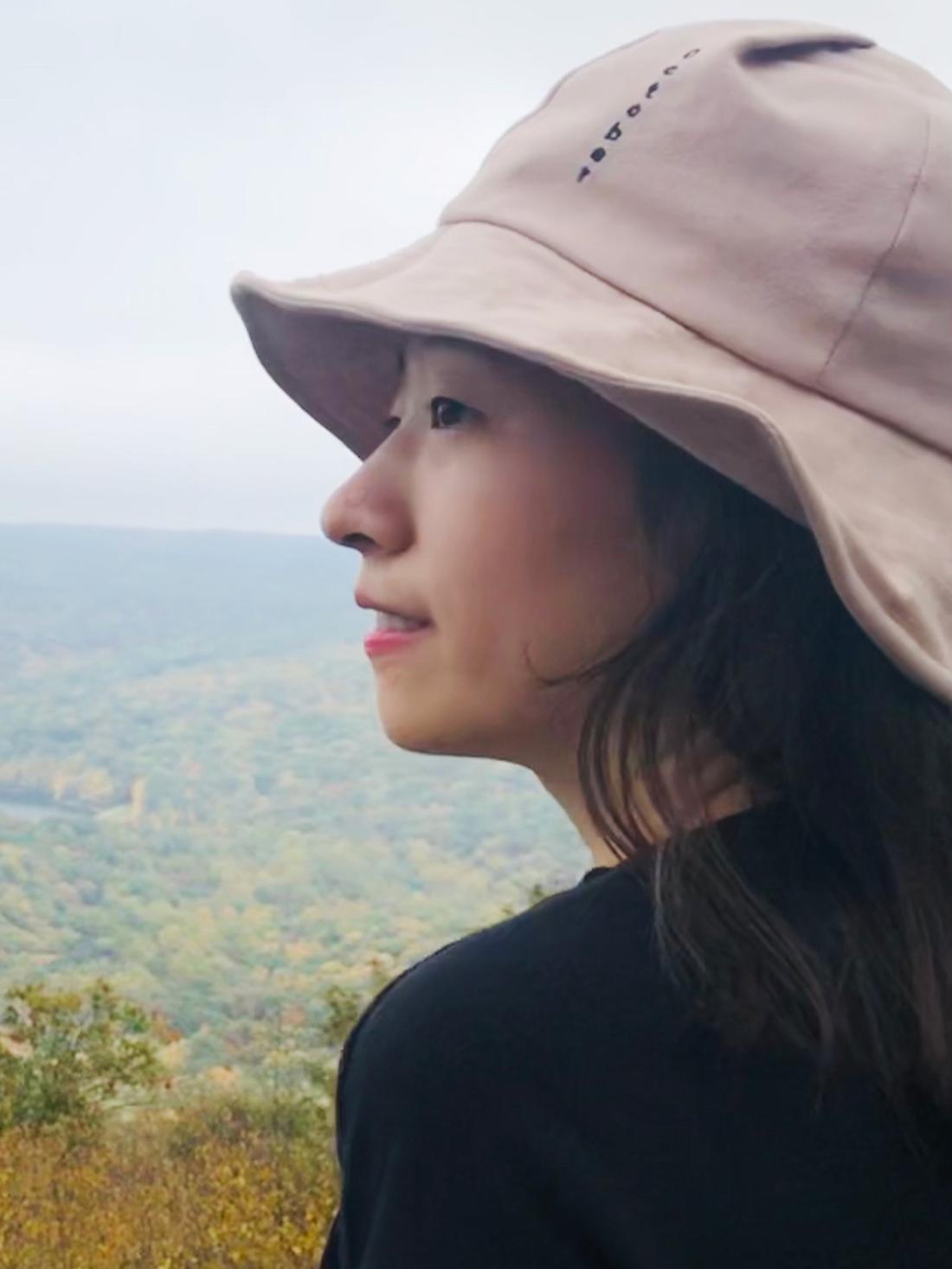 Side profile of Yiru Zhang