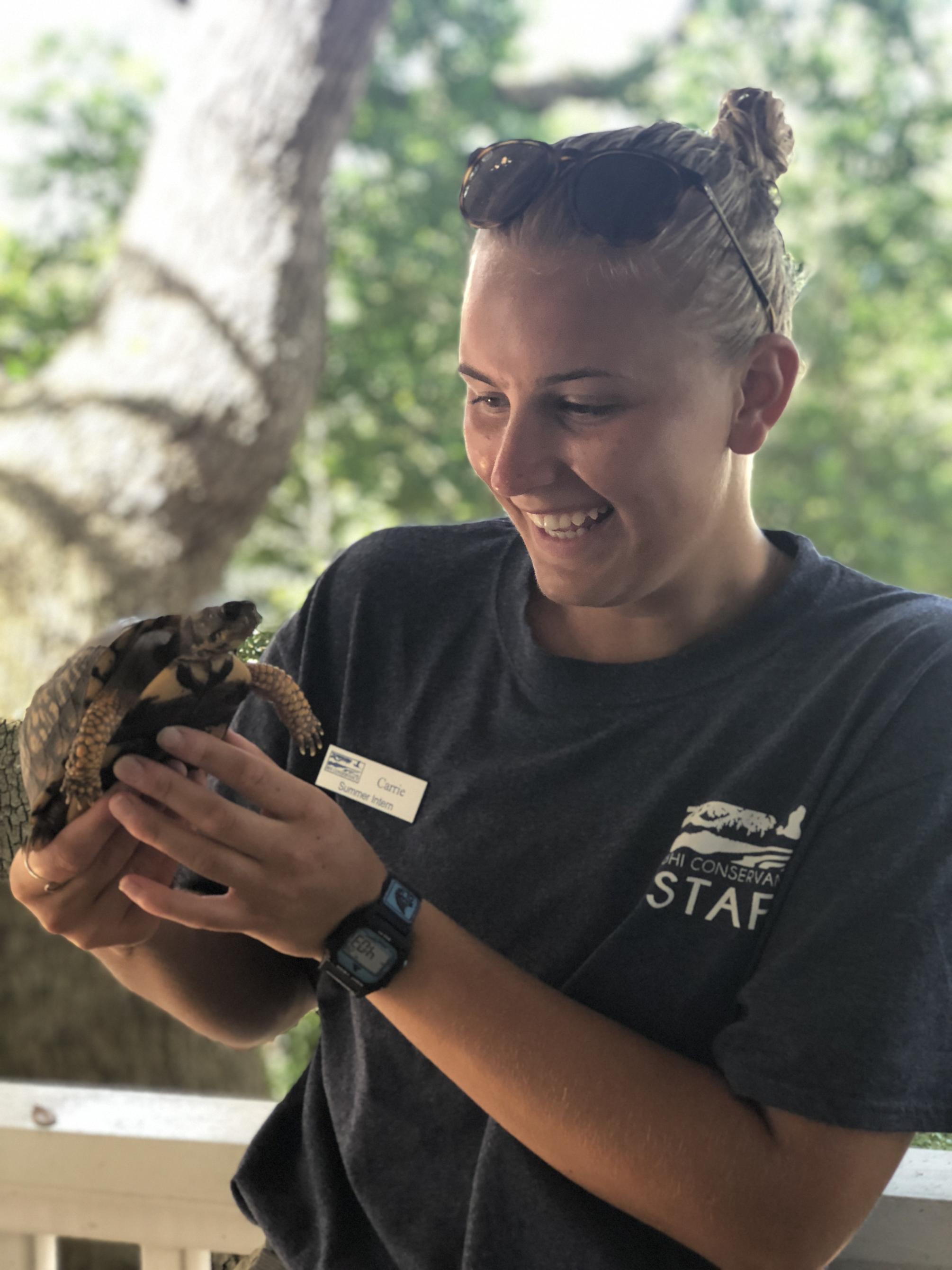 Carrie Sea Turtle intern