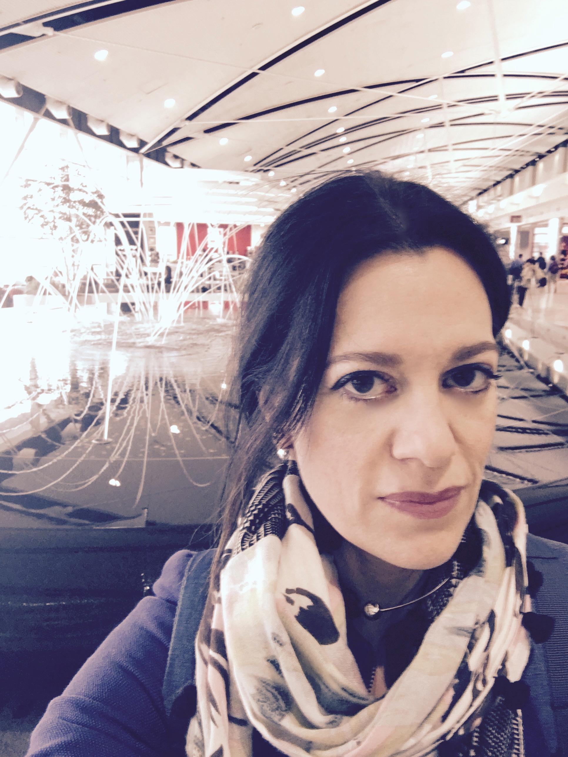 Selfie photograph of Leisha Jones. 