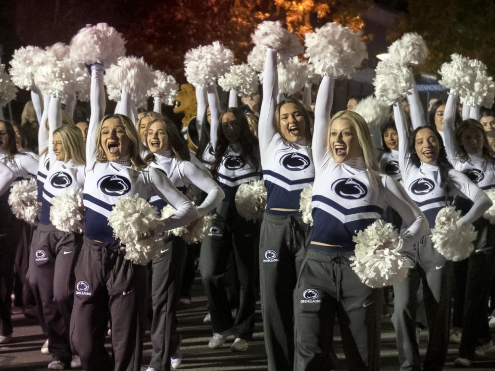Cheerleaders at Homecoming Parade