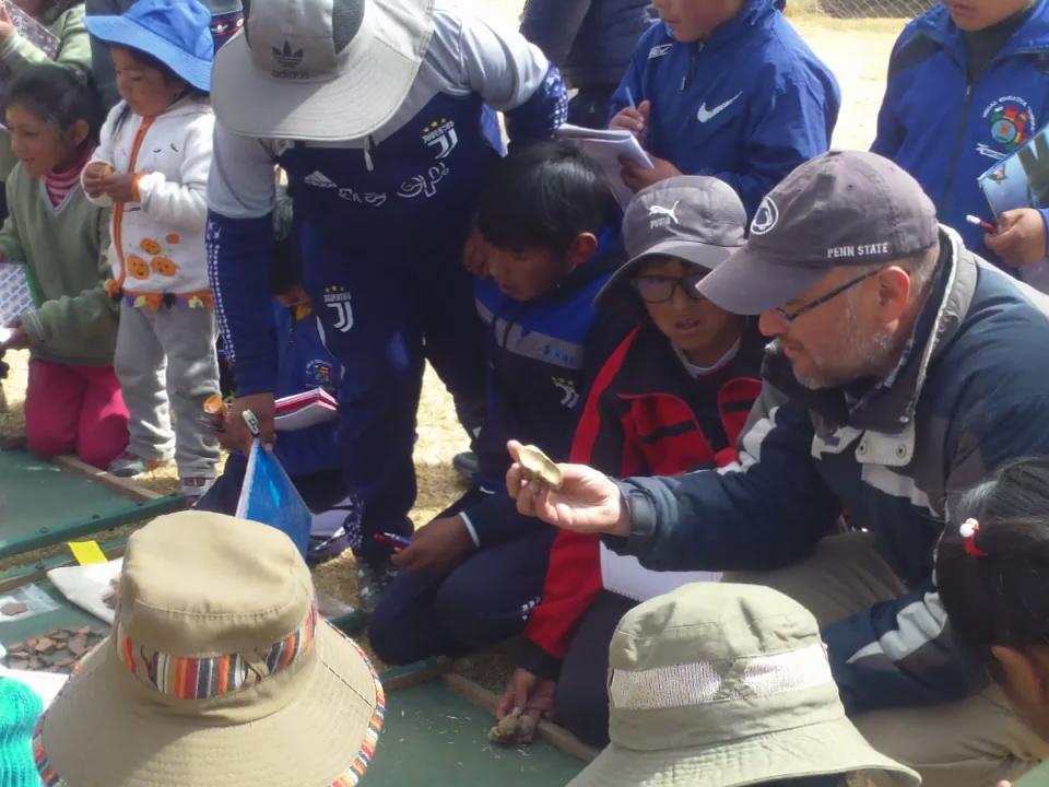 Jose Capriles shows artifacts to group 