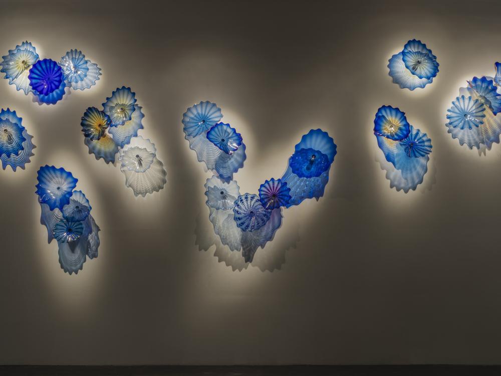 Installation view of “Lupine Blue Persian Wall” by Dale Chihuly 