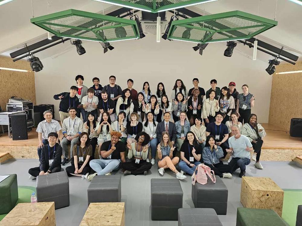 Group photo of Penn State Students and Konkuk University students after a seminar.