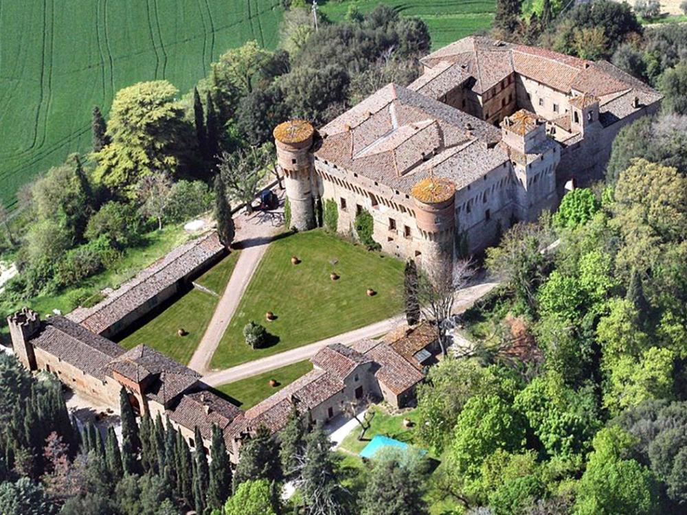 An aerial view of the second courtyard of the Ranieri Castle. 