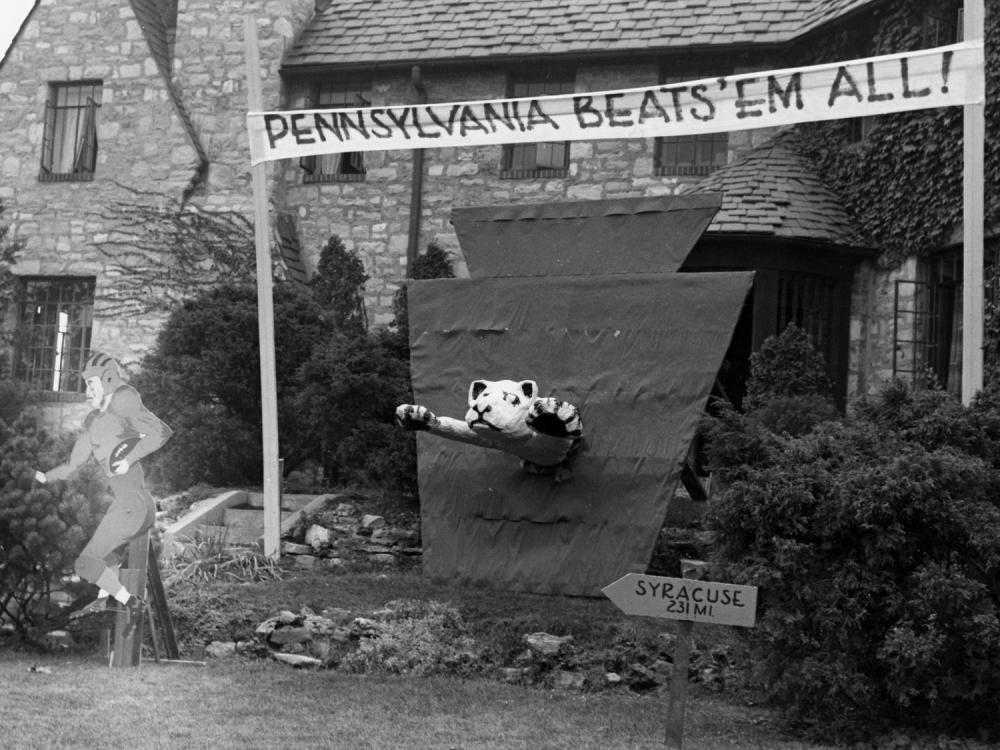 A Homecoming lawn display in front of a fraternity house in 1947