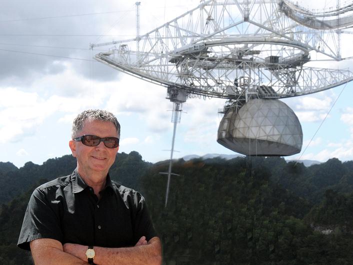 Wolszsczn stands in front of huge radio telescope