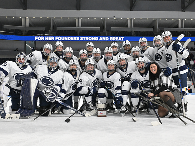 Women's ice hockey team posing for a group photo