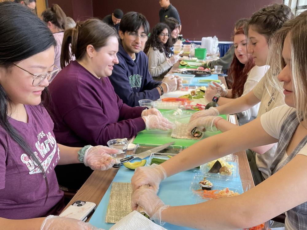 Students learn to roll sushi 