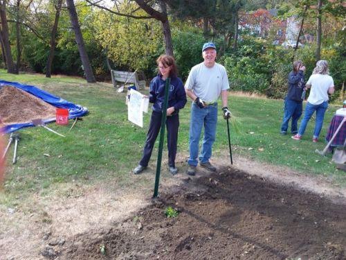 Master Watershed Steward Jane Cook and a fellow volunteer at a MWS event