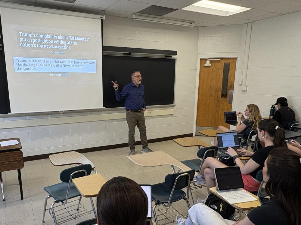 David Joachim teaching a journalism course to classroom of Bellisario College students.