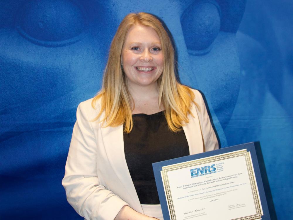 Jessica Wellington receiving an award from the 2025 ENRS Conference.
