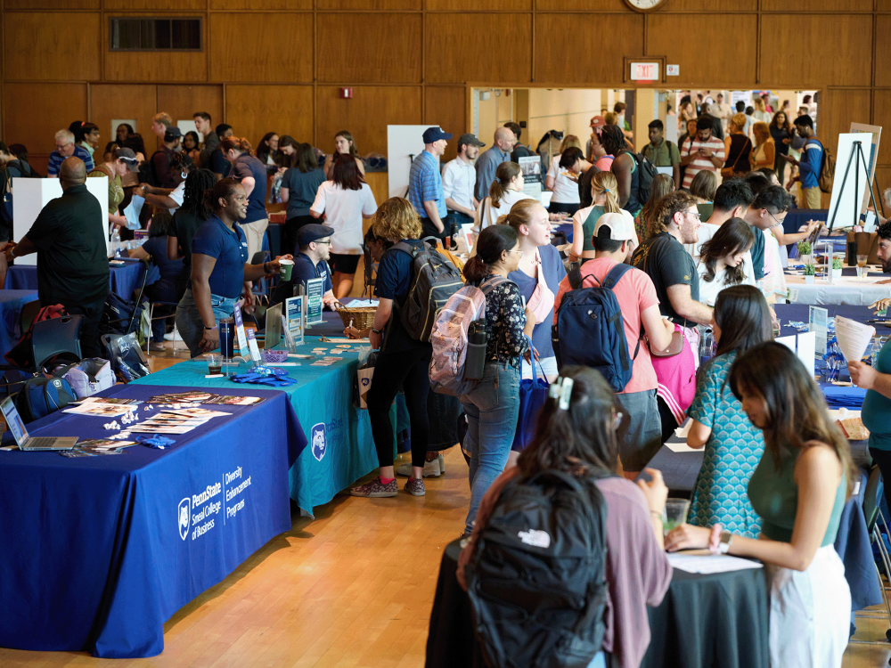 Students interacting with support offices and orgs at the 2024 Welcome Engagement Fair