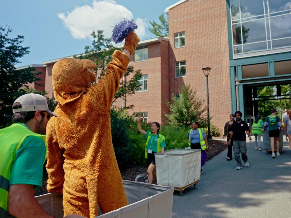 Students moving into the residence halls