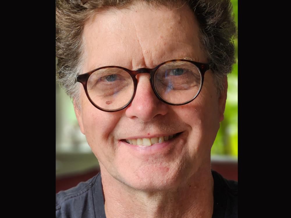 Headshot of Peter Lynch.