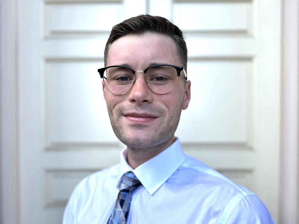  Zachary Vinitski, the College of Engineering student marshal for fall 2025, poses for a headshot.