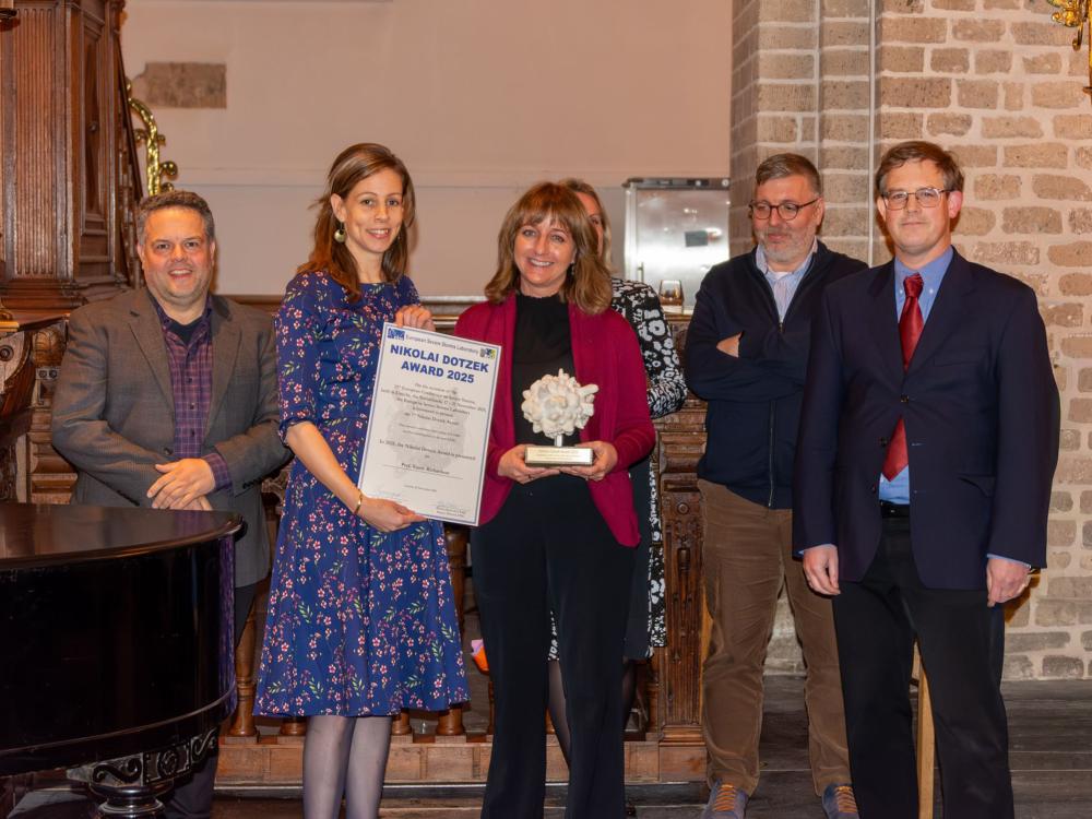 Meteorology Yvette Richardson accepts award