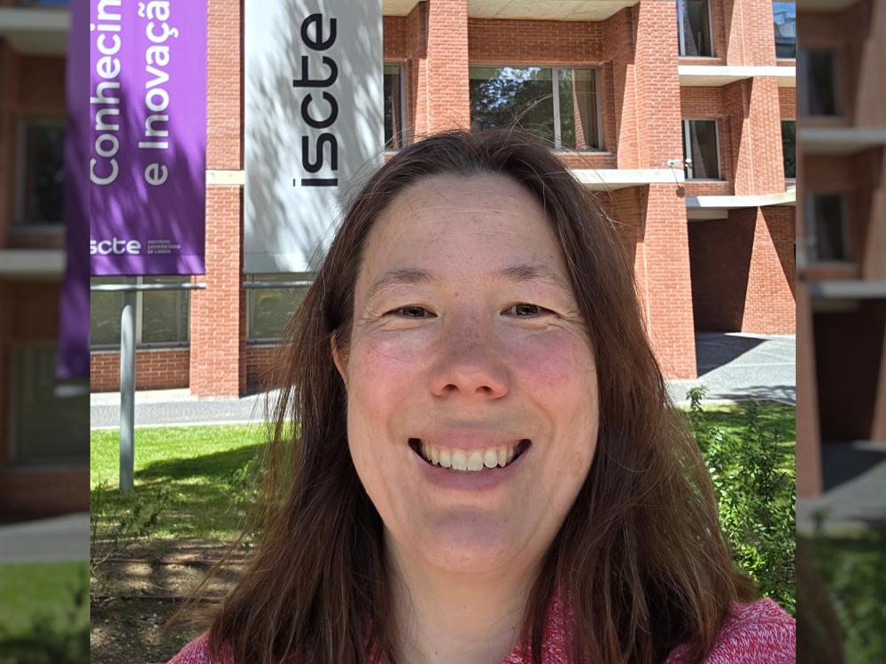 Renee Flasher in front of ISCTE – University Institute of Lisbon, Business Research Unit