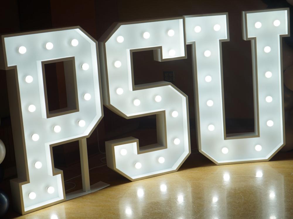 Large block letters glowing and spelling P, S, U