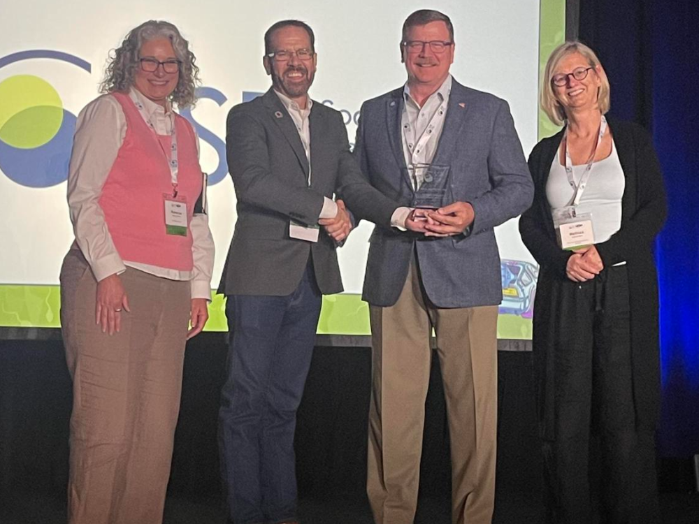 Ott receives leadership award
