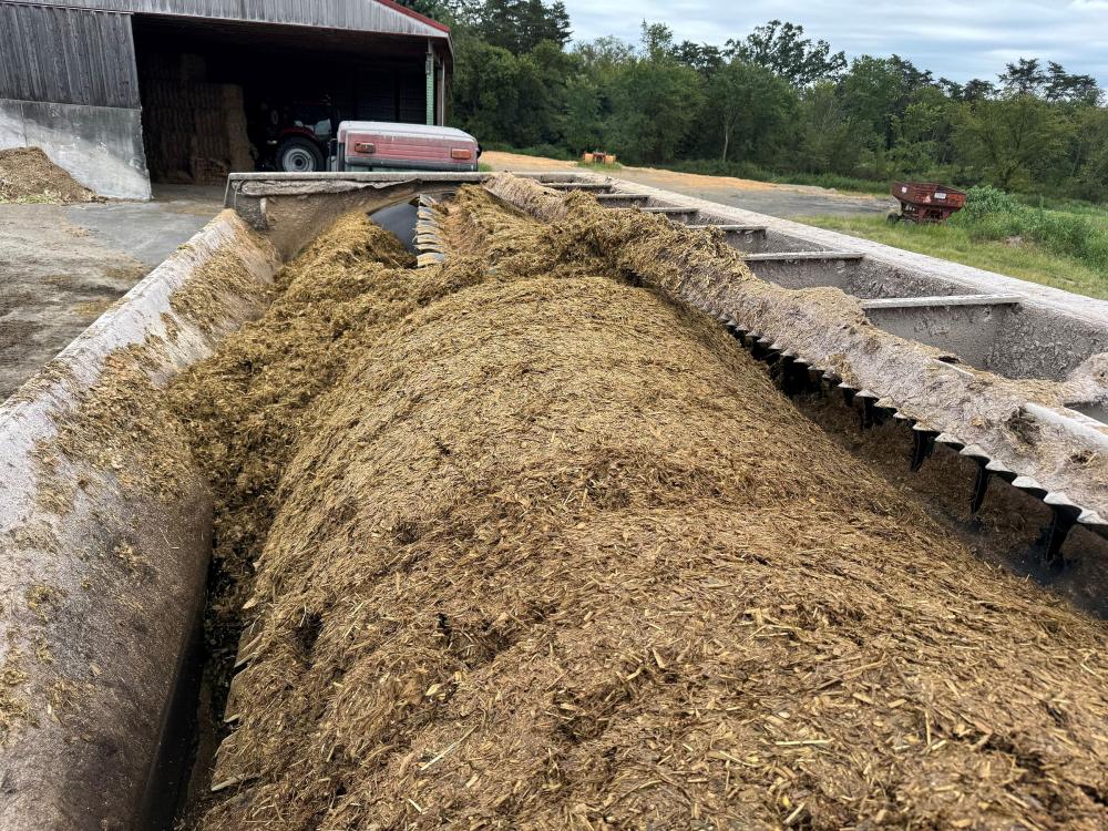overfilled TMR mixer Seven Stars Dairy