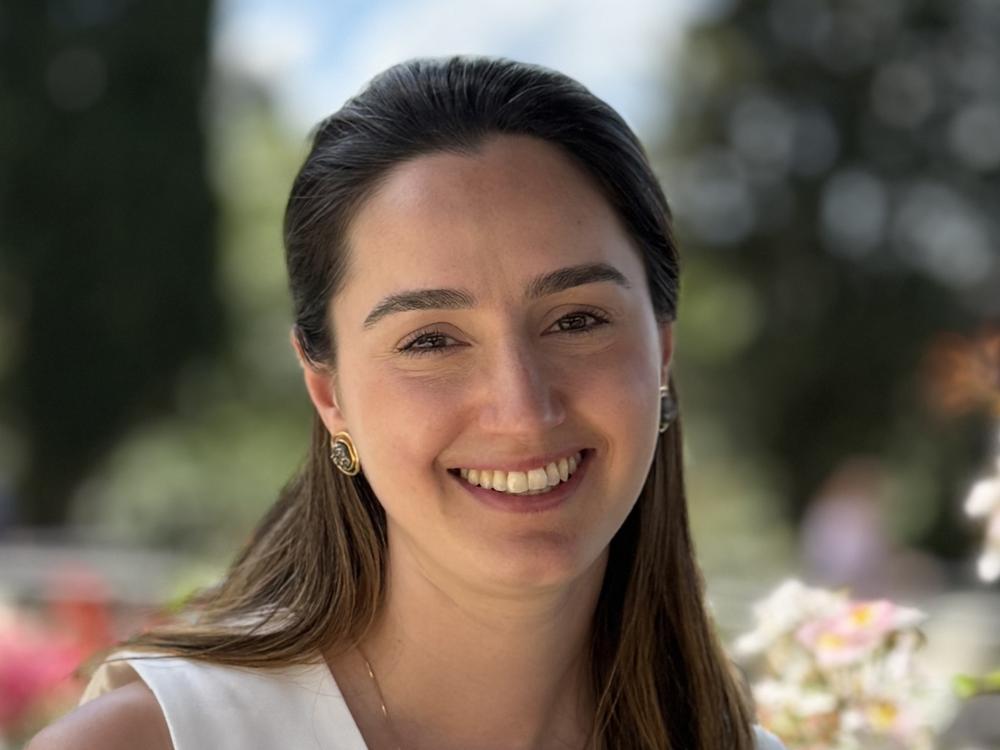 Gabriela Gesualdo headshot