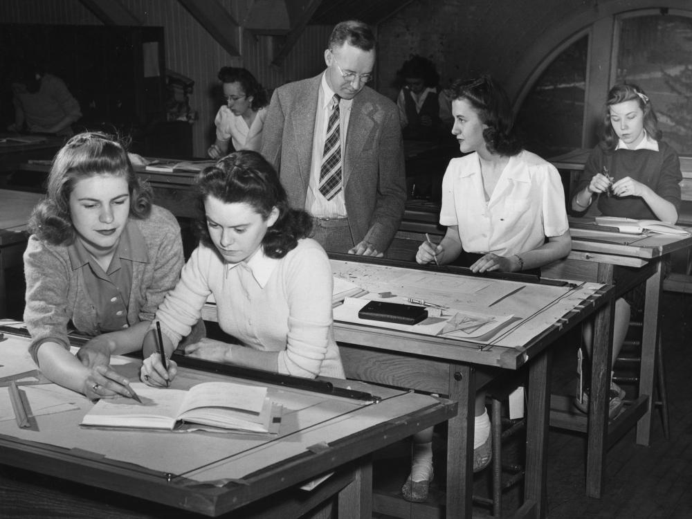 Women engineering students at drafting tables in 1943