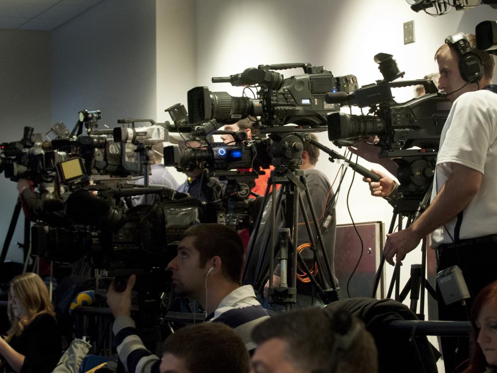 JamesFranklin-pressconf-cameras