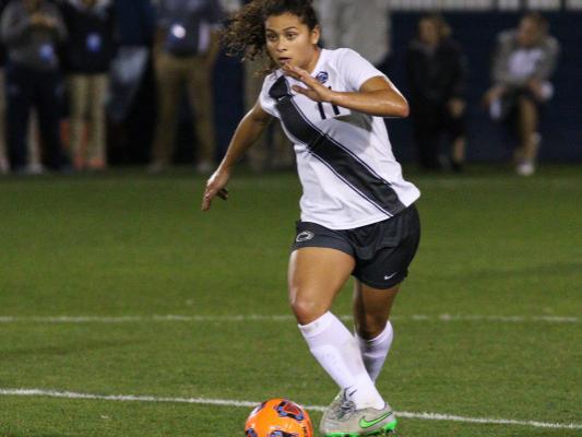 Rodriguez advances with ball