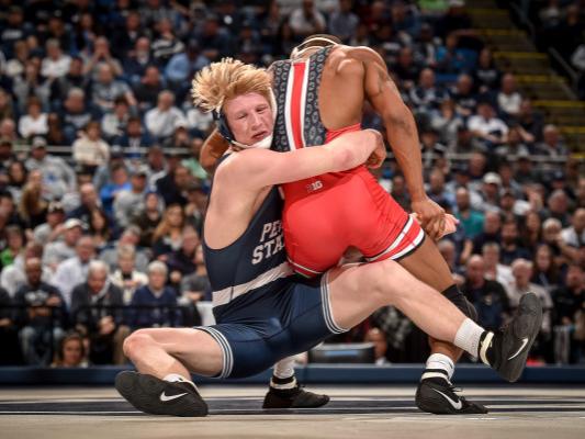 Penn State wrestler takes down Ohio State wrestler