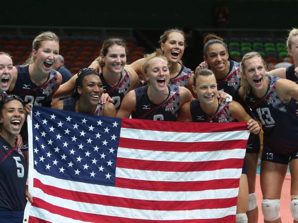 U.S. women's volleyball team celebrates medal, unfurls flag