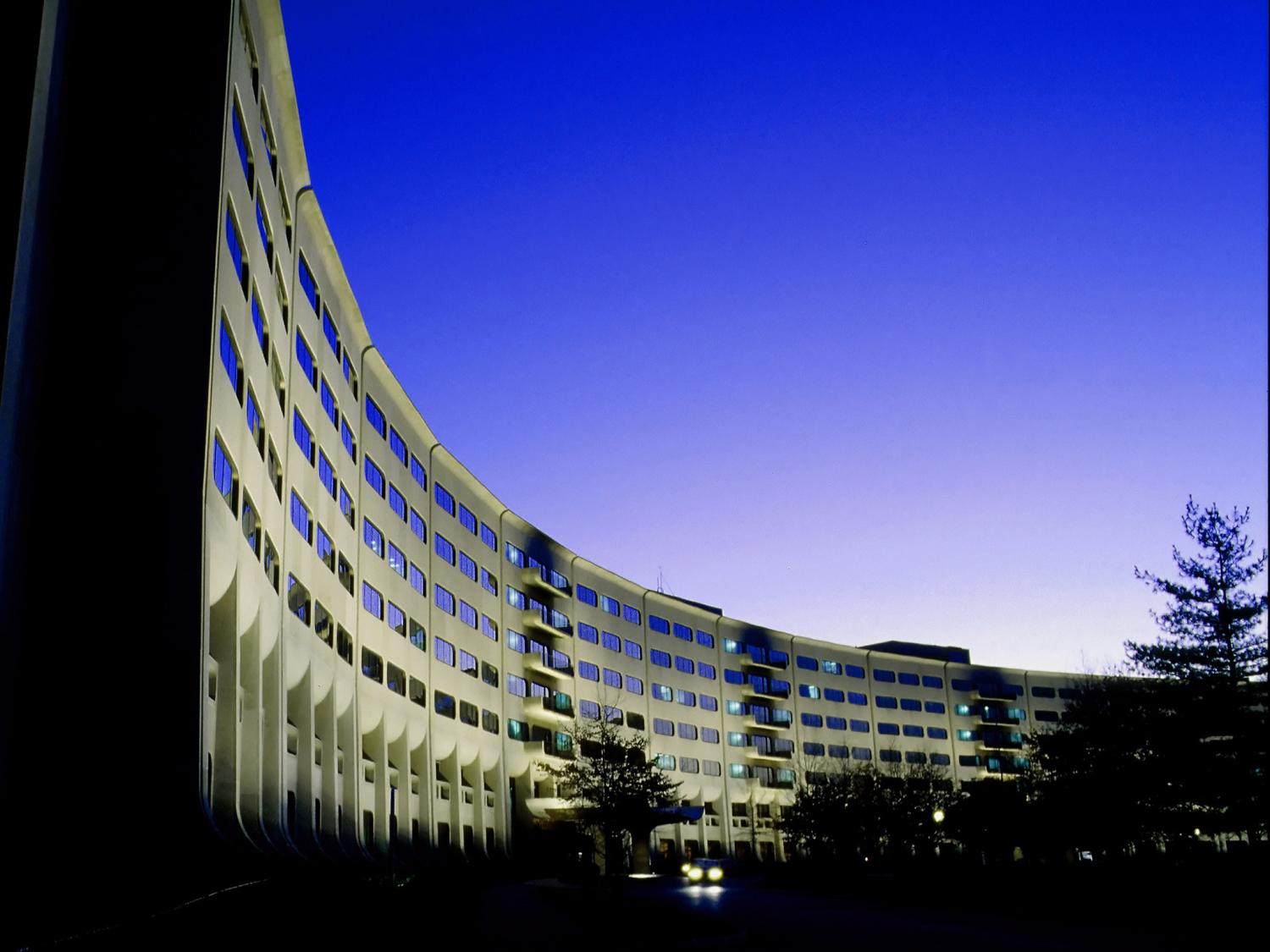 An up-close photo of the Hershey Medical Center/Penn State College of Medicine’s signature crescent-shaped building, taken from an eastern vantage point.