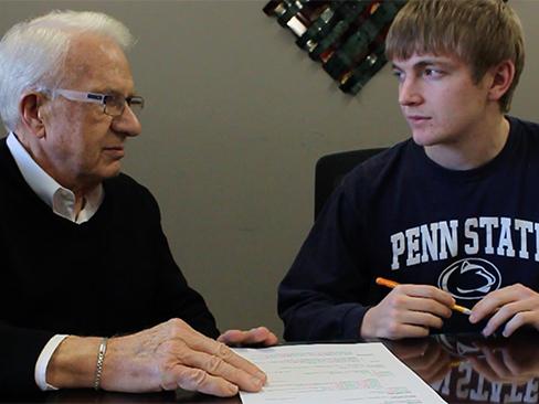 Robert Swope (ME '59) helps mechanical engineering junior Brandon Angle with his resume 