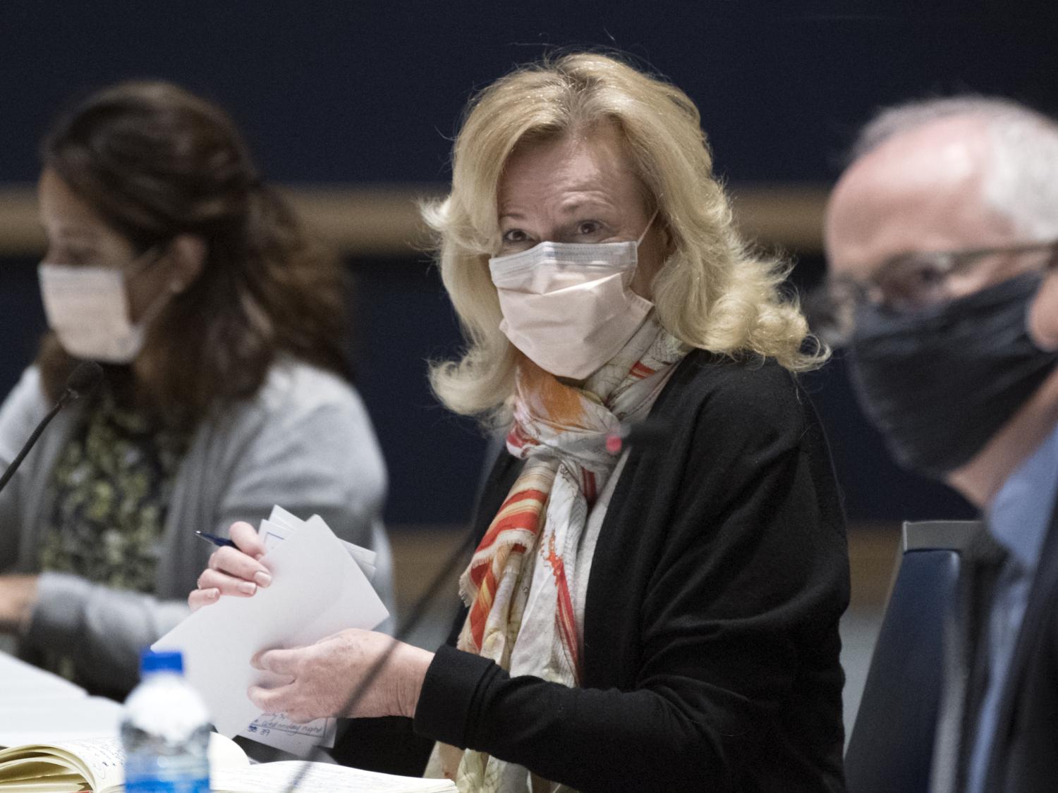 Birx wearing mask at table
