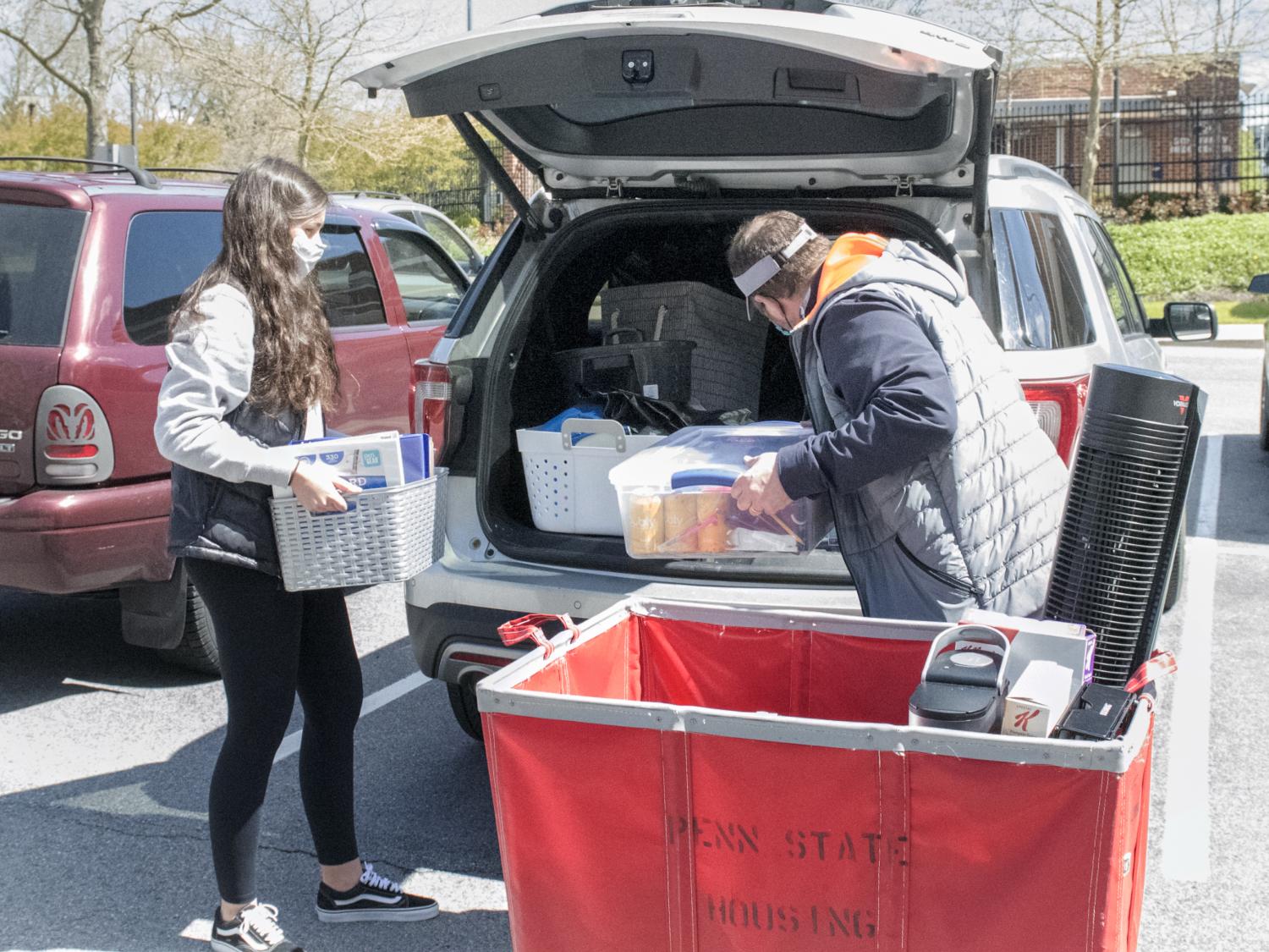 Student packing belongings in car