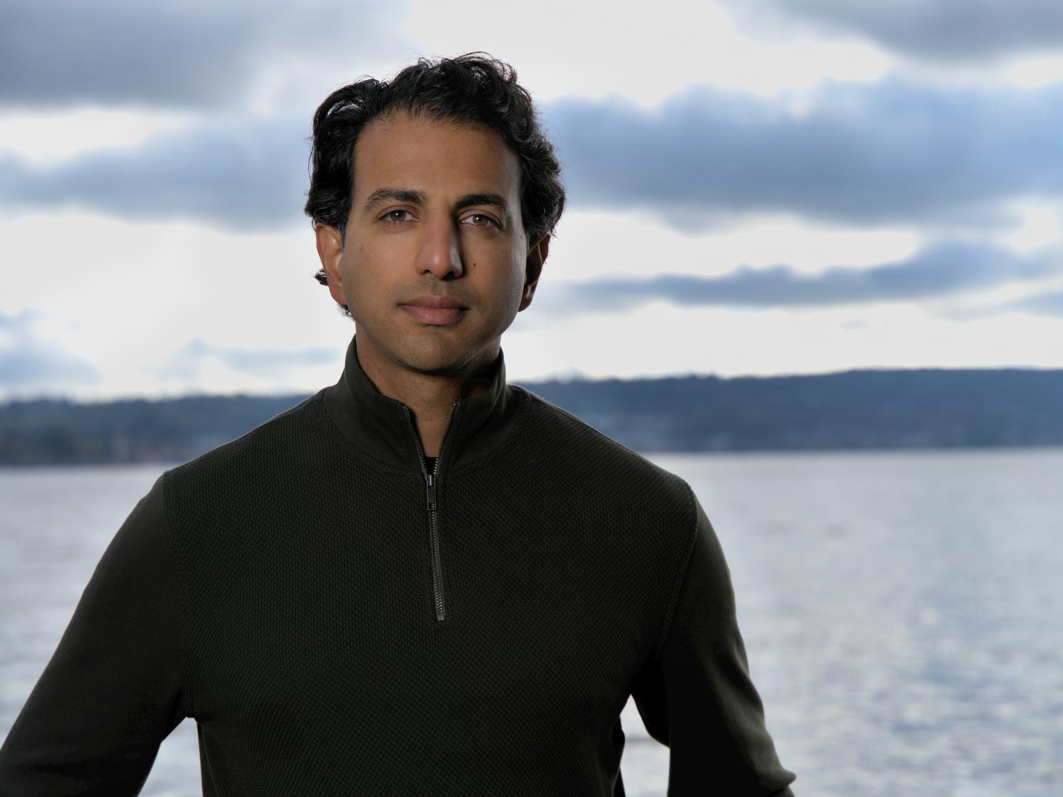 Headshot of alum and Karat co-founder Mo Bhende