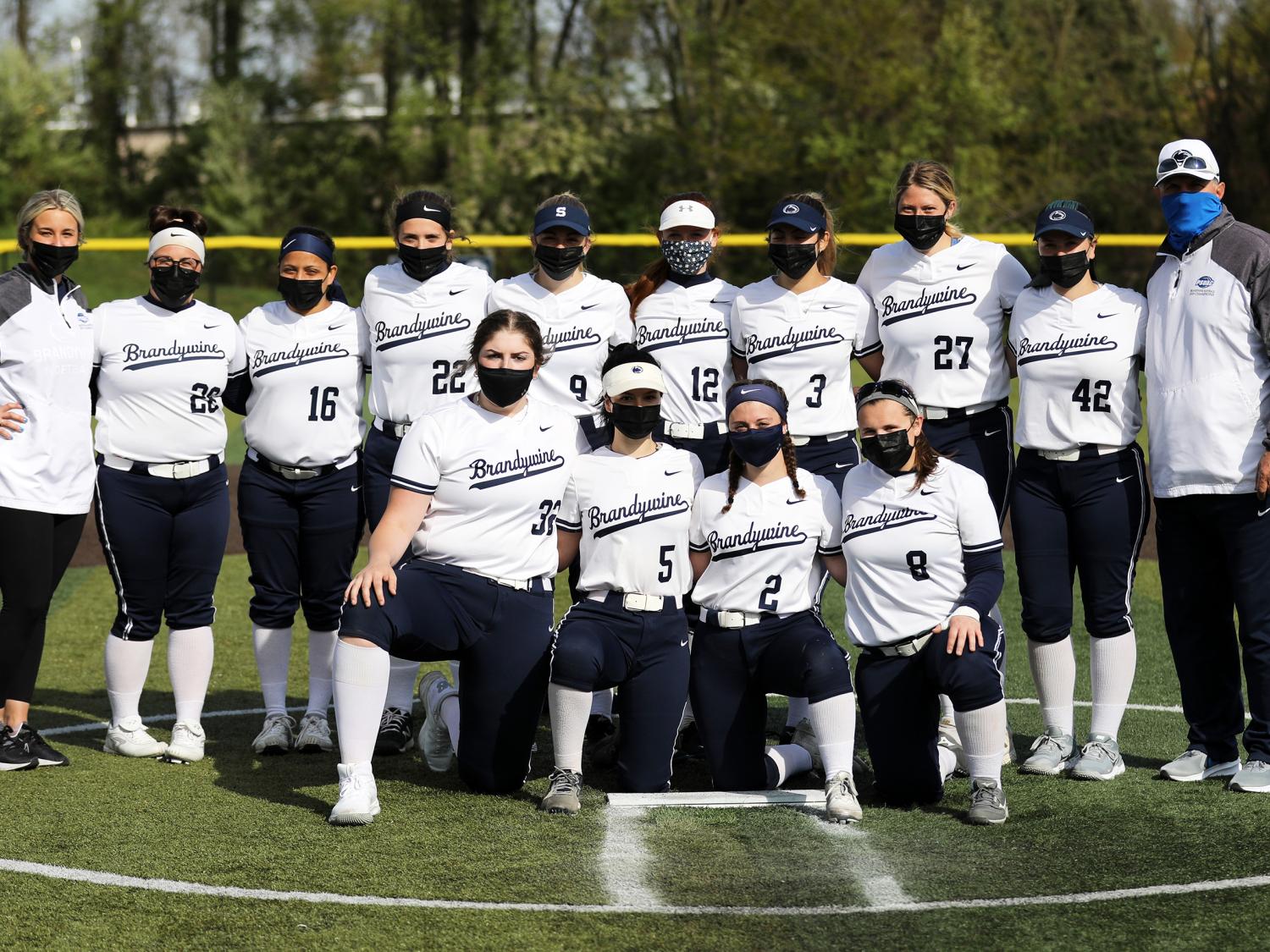 2021 Penn State Brandywine softball team poses for a team picture