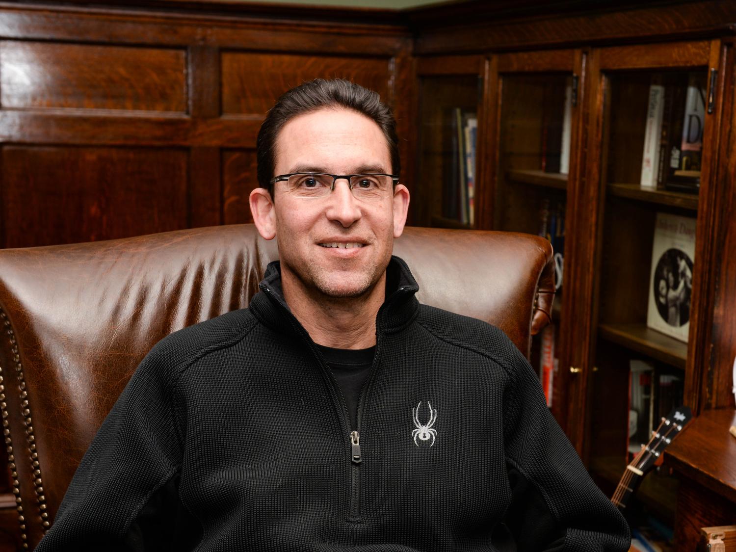 Headshot of Bruce Aronow