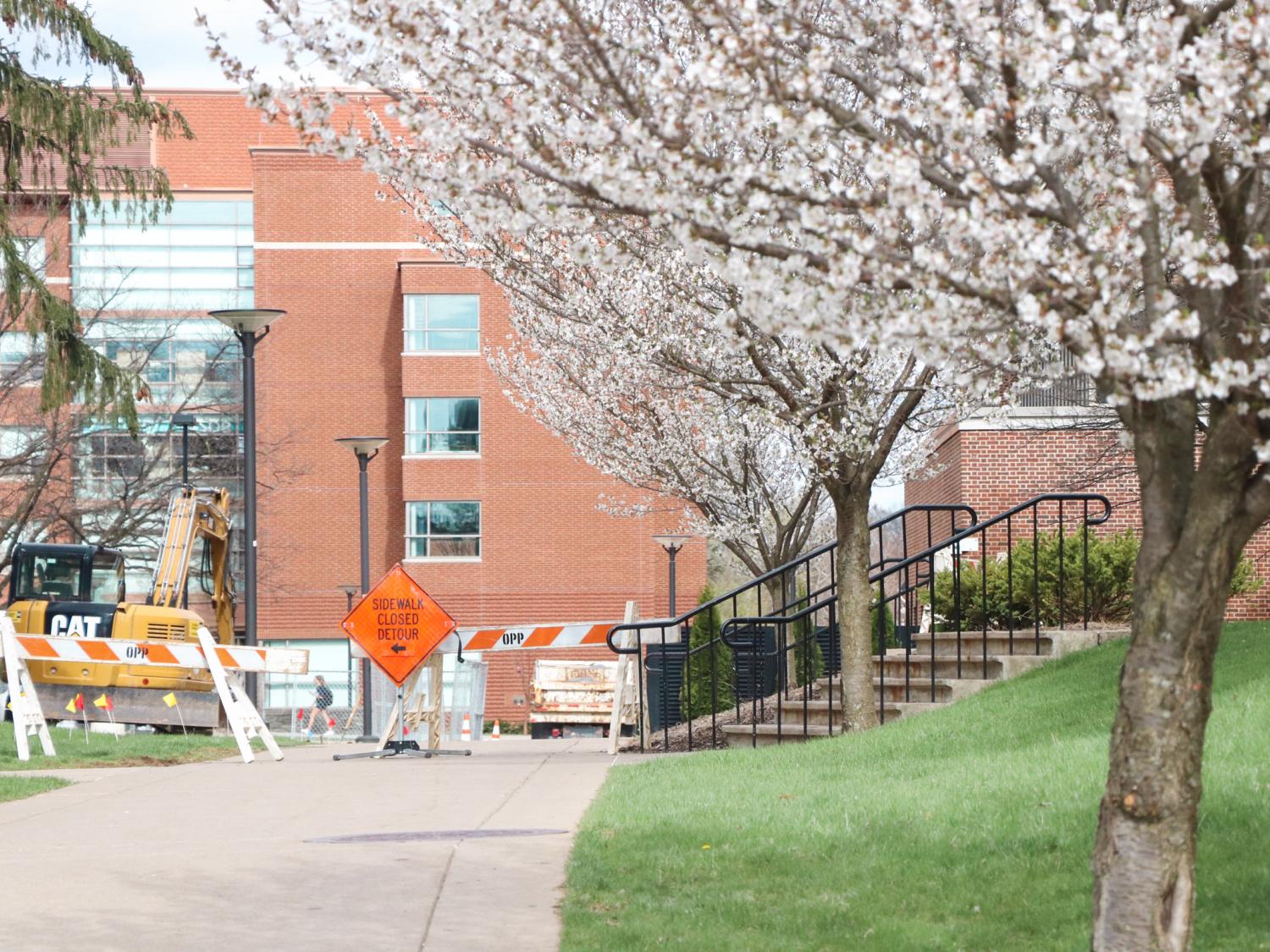 Sidewalk closure sign causing detoured pedestrian traffic