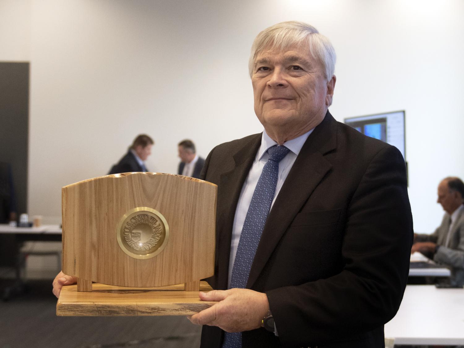 Dr. Eric Barron with the Penn State Medal