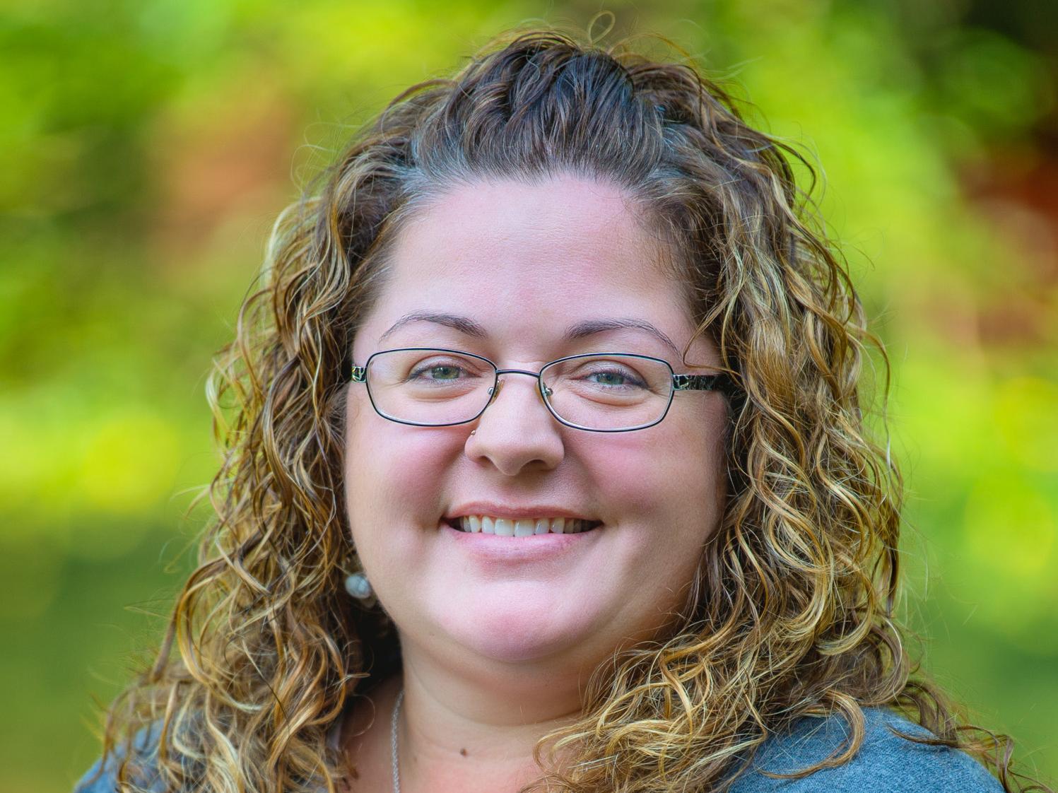 A headshot photo of Kelly T. Bidlespacher