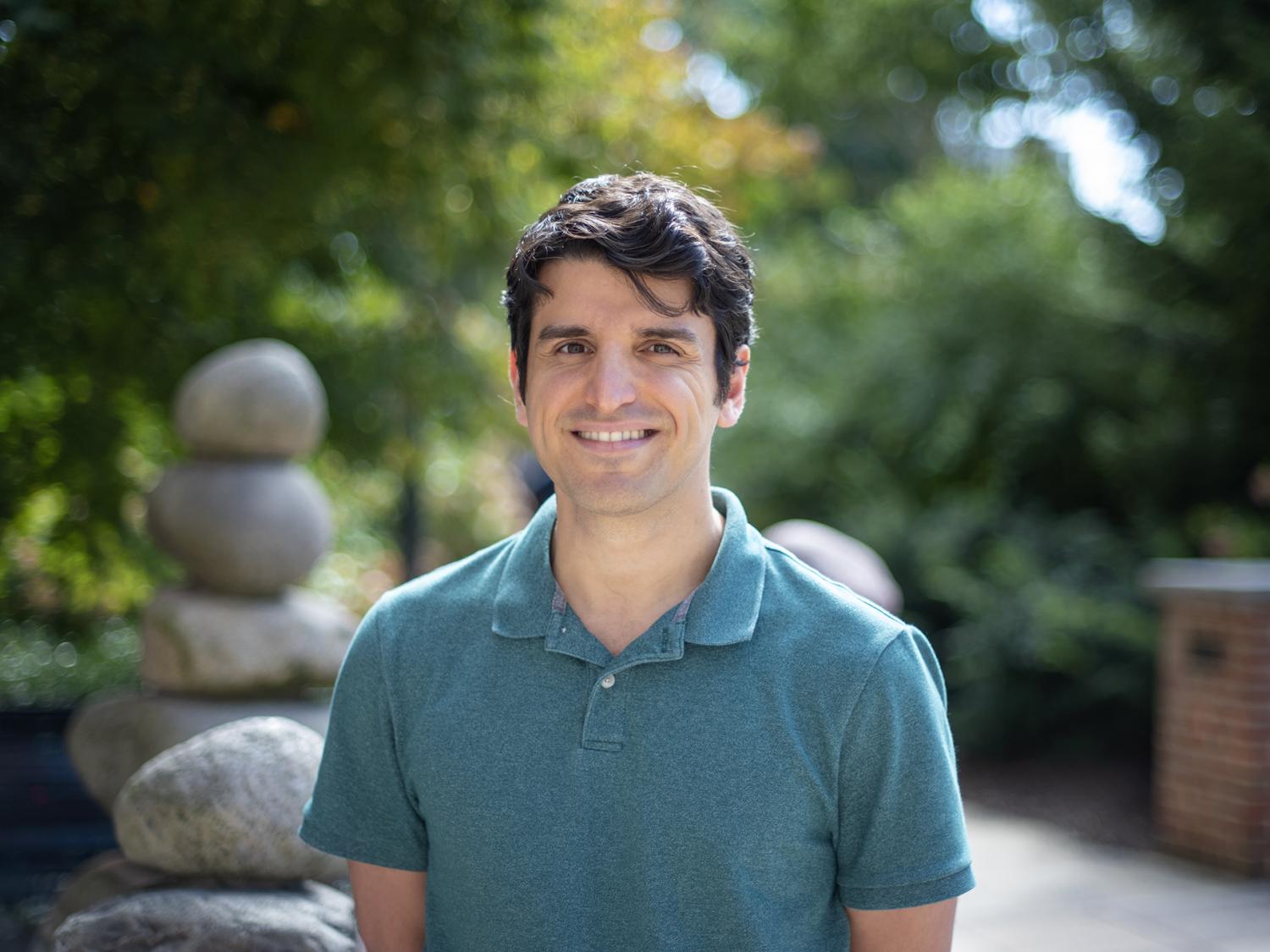 Yashar Mehmani outside smiling