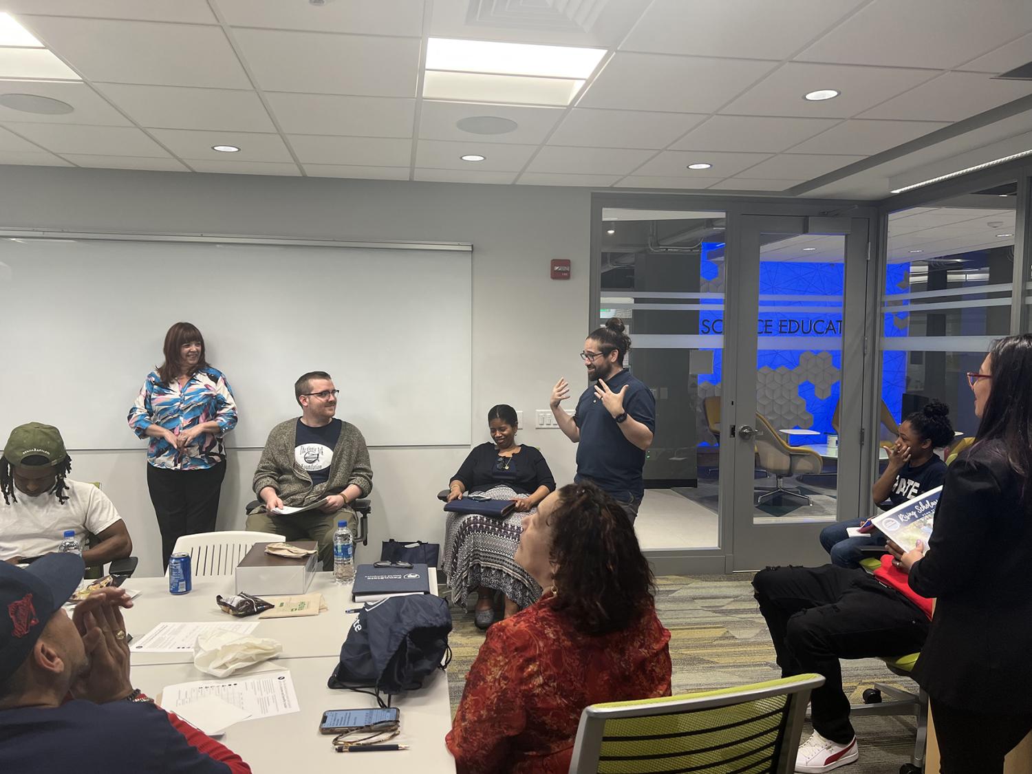 Efraín Marimón speaking to a group in a room.