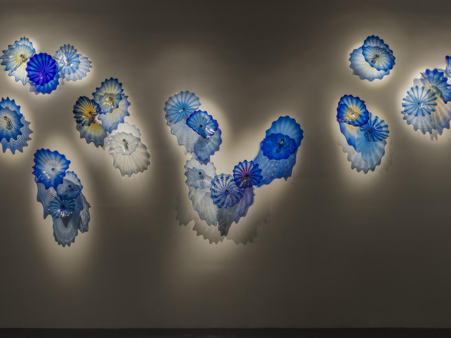 Installation view of “Lupine Blue Persian Wall” by Dale Chihuly 