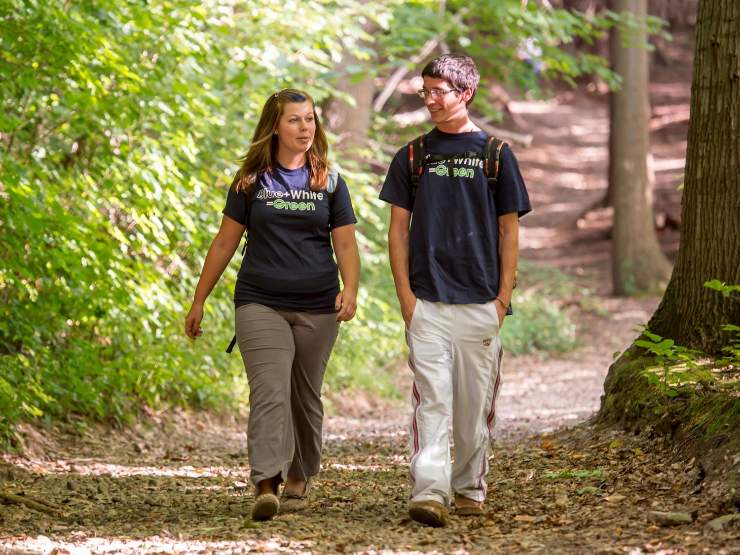 Two students walk on a trail in Wintergreen Gorge.