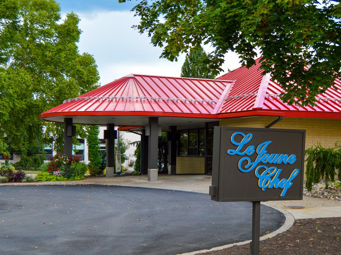 The front of a restaurant and its sign