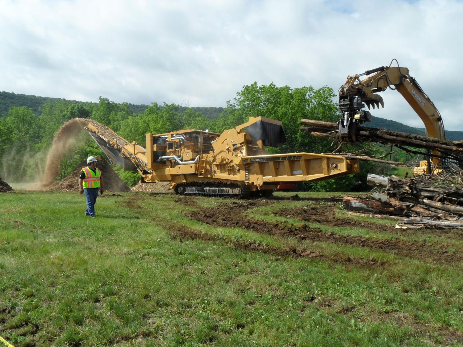 Timber Show grinder-chipper demonstration