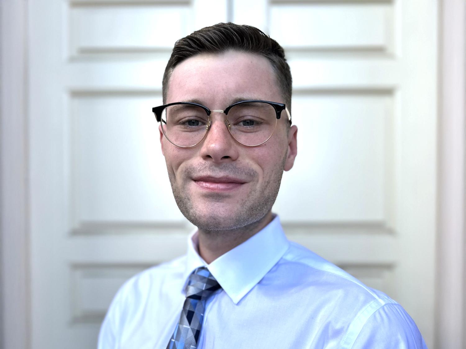  Zachary Vinitski, the College of Engineering student marshal for fall 2025, poses for a headshot.
