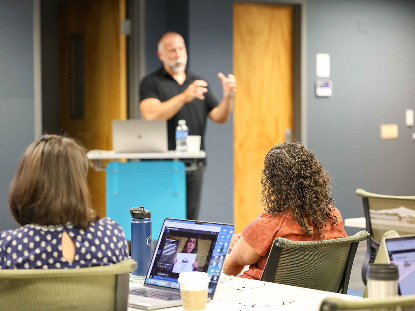 VoiceThread instructor presenting at a previous Learning Tools for Teaching event with faculty and staff members listening. 