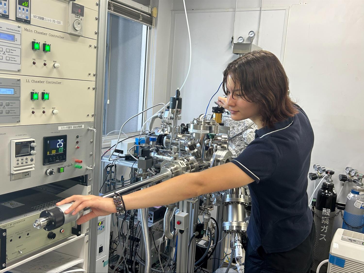 Student conducts research in lab in Japan