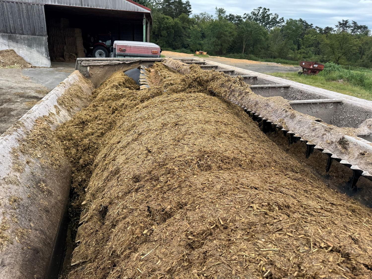 overfilled TMR mixer Seven Stars Dairy